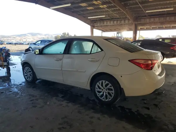 5YFBURHE3HP679474 2017 TOYOTA COROLLA - Image 2
