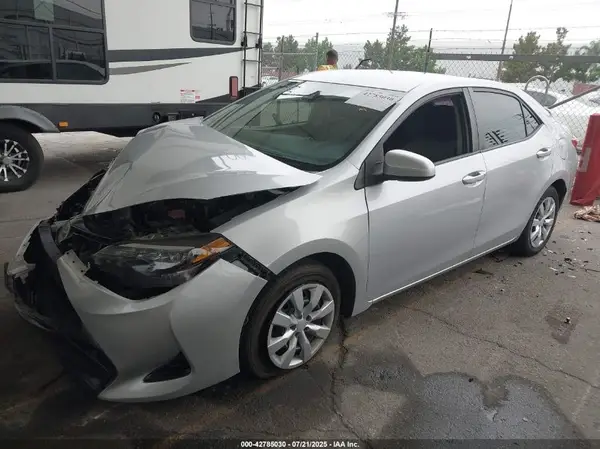 5YFBURHE3HP681032 2017 TOYOTA COROLLA - Image 2