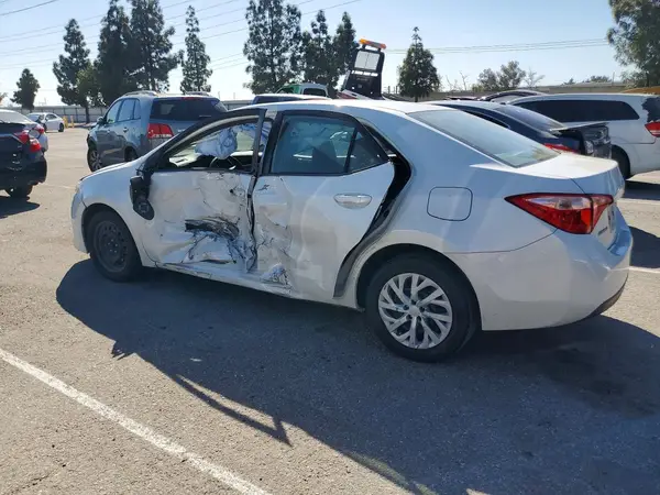 5YFBURHE3HP684898 2017 TOYOTA COROLLA - Image 2