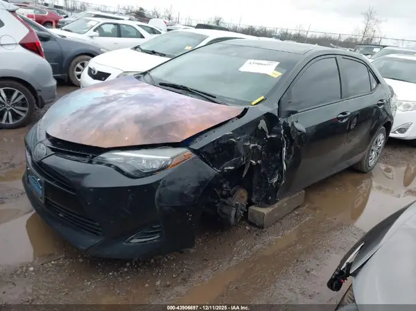 5YFBURHE3HP684951 2017 TOYOTA COROLLA - Image 2