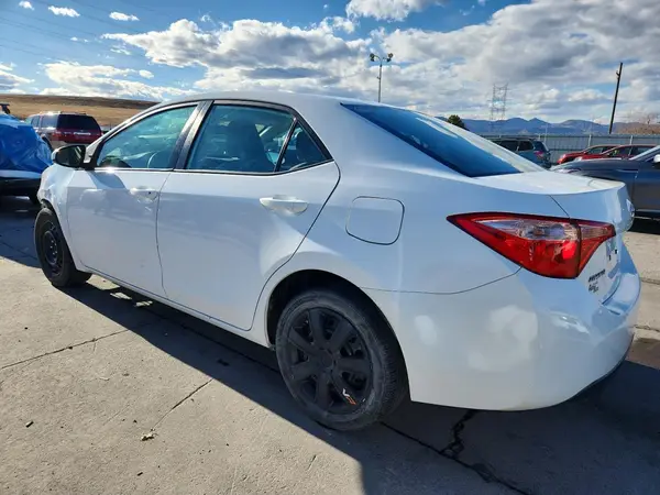 5YFBURHE3HP685324 2017 TOYOTA COROLLA - Image 2