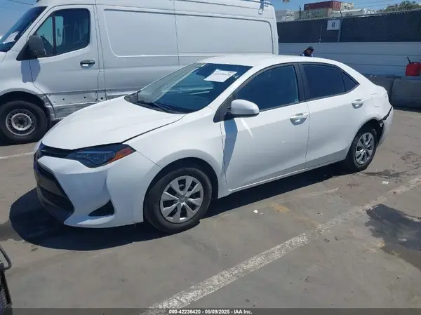 5YFBURHE3HP686148 2017 TOYOTA COROLLA - Image 2