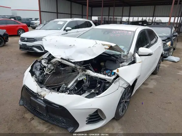 5YFBURHE3HP686909 2017 TOYOTA COROLLA - Image 2