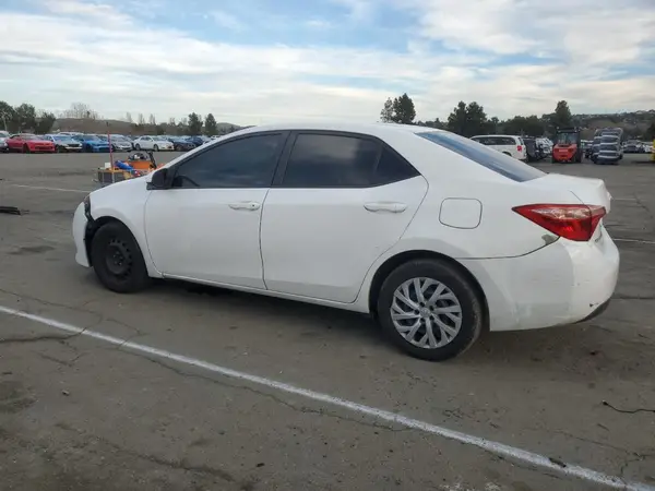 5YFBURHE3HP688630 2017 TOYOTA COROLLA - Image 2