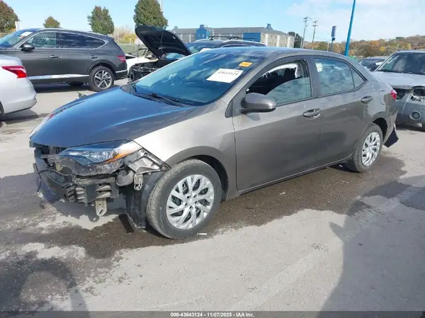 5YFBURHE3HP691057 2017 TOYOTA COROLLA - Image 2