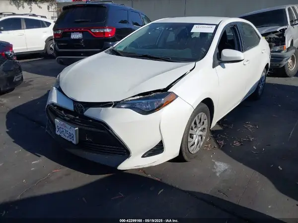 5YFBURHE3HP693326 2017 TOYOTA COROLLA - Image 2
