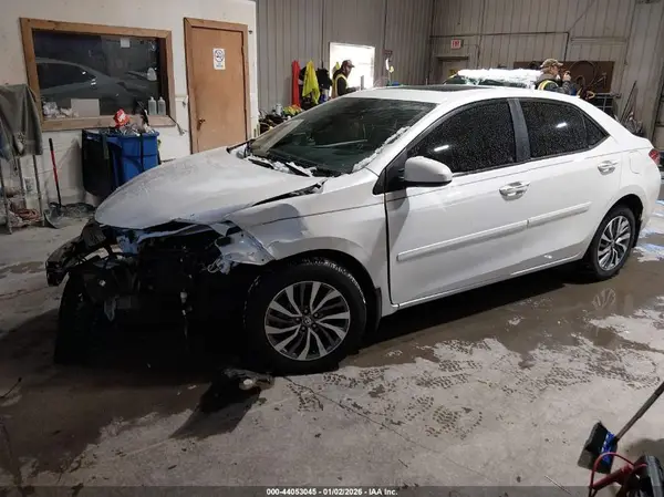 5YFBURHE3HP695173 2017 TOYOTA COROLLA - Image 2