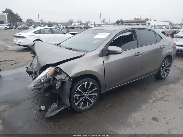 5YFBURHE3HP696694 2017 TOYOTA COROLLA - Image 2