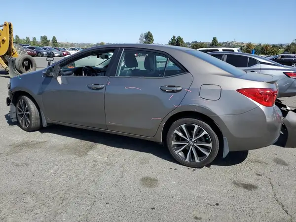 5YFBURHE3HP698039 2017 TOYOTA COROLLA - Image 2