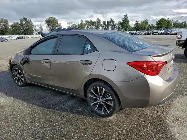5YFBURHE3HP700422 2017 TOYOTA COROLLA - Image 2