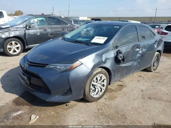 5YFBURHE3HP702140 2017 TOYOTA COROLLA - Image 2
