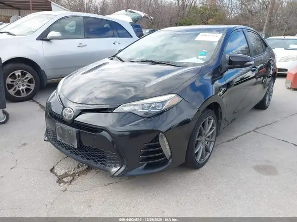 5YFBURHE3HP702865 2017 TOYOTA COROLLA - Image 2