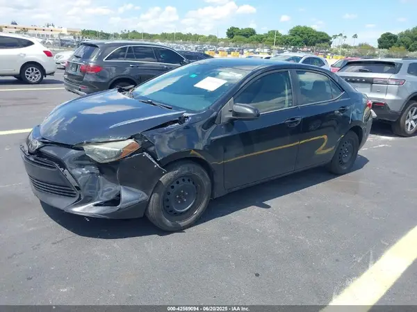 5YFBURHE3HP709265 2017 TOYOTA COROLLA - Image 2