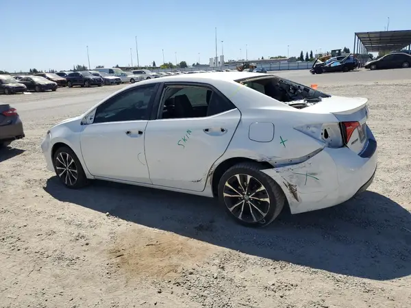 5YFBURHE3HP709928 2017 TOYOTA COROLLA - Image 2