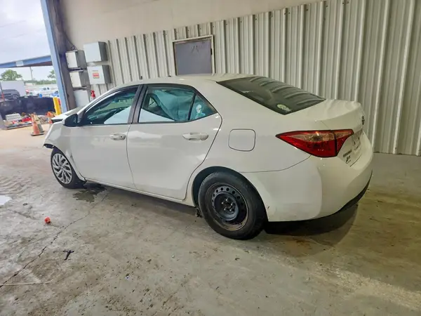5YFBURHE3HP712120 2017 TOYOTA COROLLA - Image 2