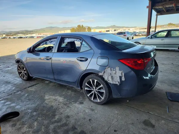 5YFBURHE3HP712263 2017 TOYOTA COROLLA - Image 2