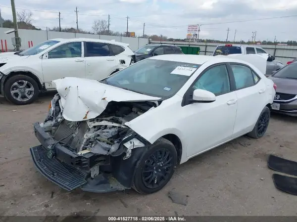 5YFBURHE3HP714076 2017 TOYOTA COROLLA - Image 2