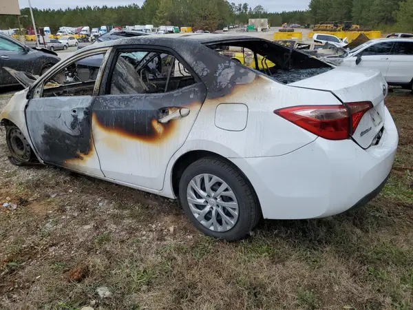 5YFBURHE3HP723103 2017 TOYOTA COROLLA - Image 2
