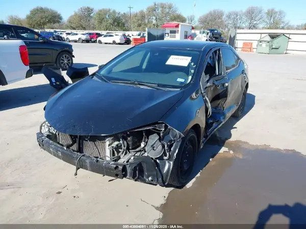 5YFBURHE3HP723831 2017 TOYOTA COROLLA - Image 2