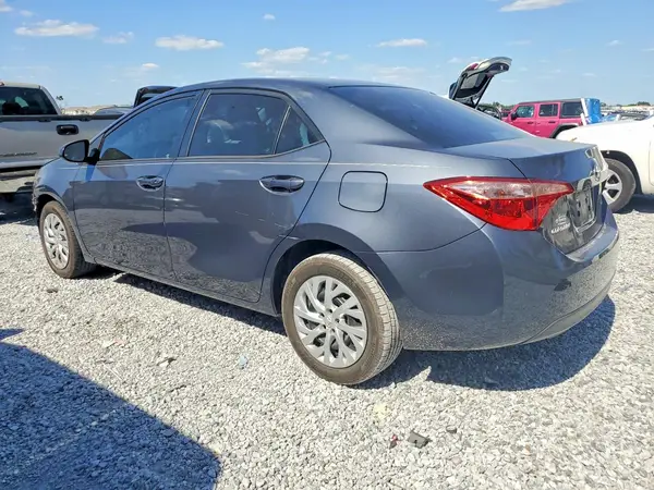 5YFBURHE3HP723909 2017 TOYOTA COROLLA - Image 2