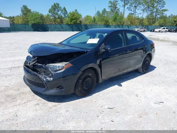 5YFBURHE3HP724316 2017 TOYOTA COROLLA - Image 2