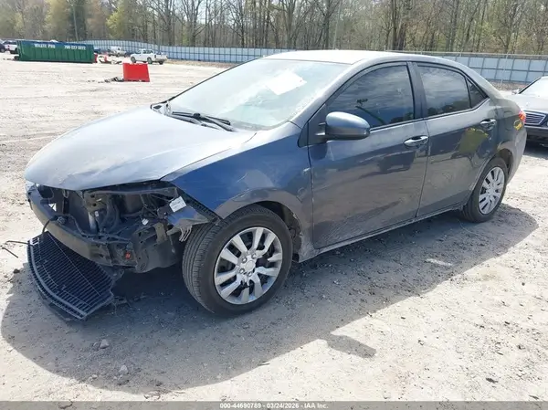 5YFBURHE3HP724736 2017 TOYOTA COROLLA - Image 2