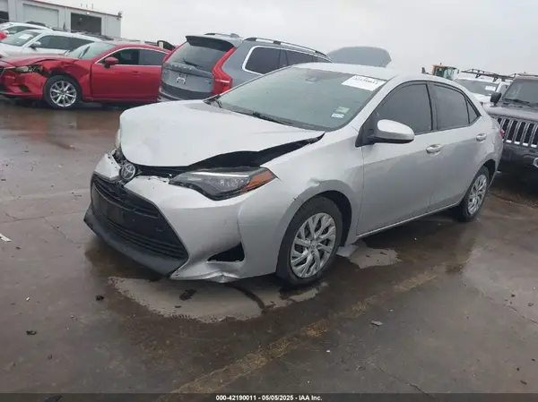 5YFBURHE3HP731119 2017 TOYOTA COROLLA - Image 2