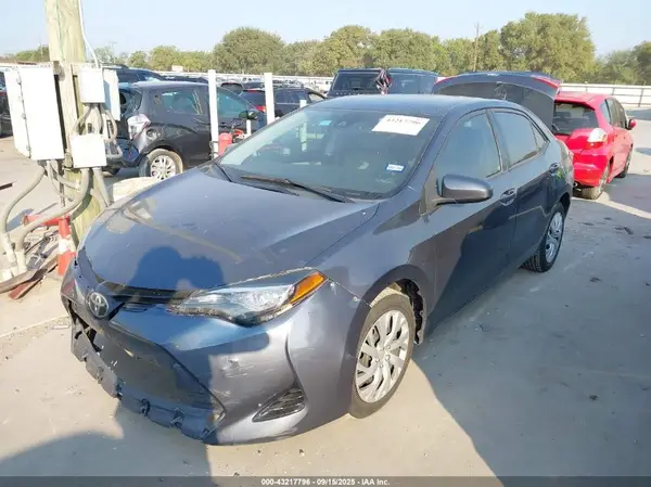 5YFBURHE3HP732609 2017 TOYOTA COROLLA - Image 2