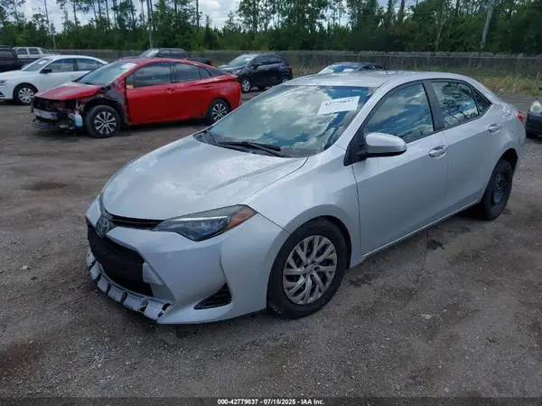 5YFBURHE3HP733436 2017 TOYOTA COROLLA - Image 2