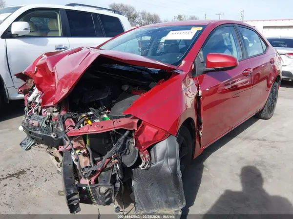 5YFBURHE3HP735574 2017 TOYOTA COROLLA - Image 2