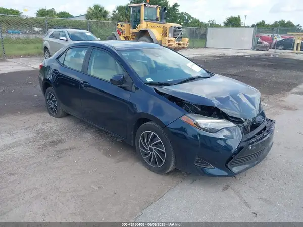 5YFBURHE3HP735994 2017 TOYOTA COROLLA - Image 1