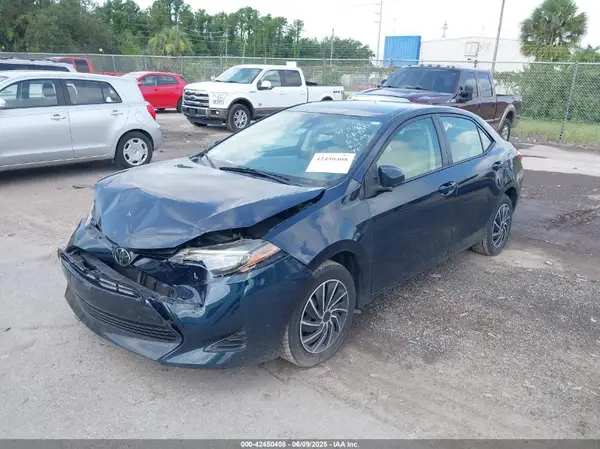5YFBURHE3HP735994 2017 TOYOTA COROLLA - Image 2