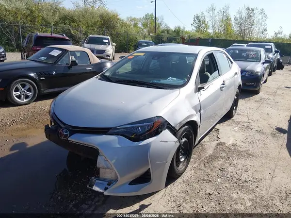 5YFBURHE3HP736370 2017 TOYOTA COROLLA - Image 2