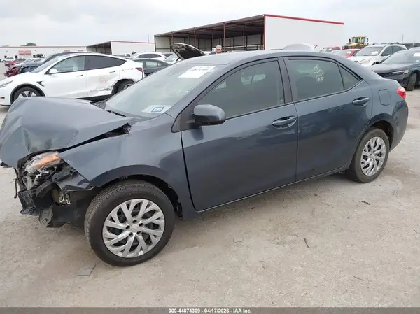 5YFBURHE3HP736577 2017 TOYOTA COROLLA - Image 2