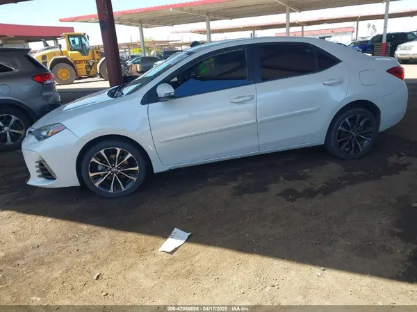5YFBURHE3JP740909 2018 TOYOTA COROLLA - Image 2