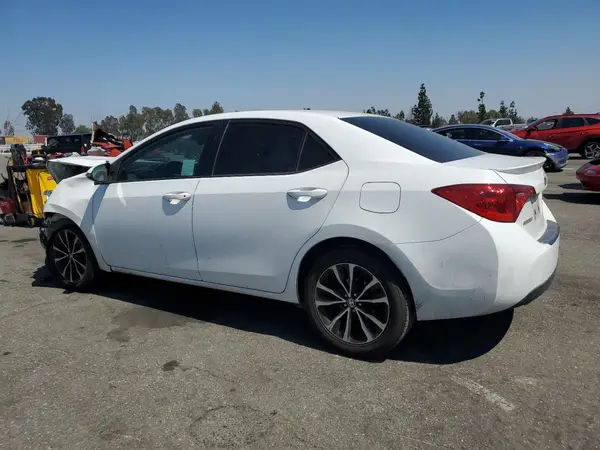 5YFBURHE3JP744765 2018 TOYOTA COROLLA - Image 2