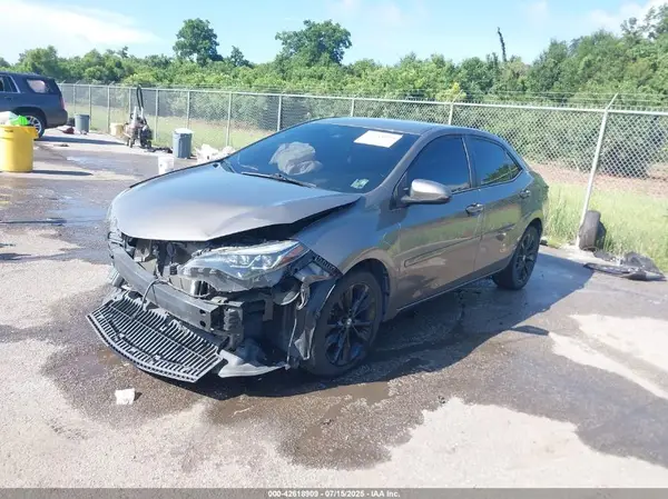 5YFBURHE3JP745981 2018 TOYOTA COROLLA - Image 2