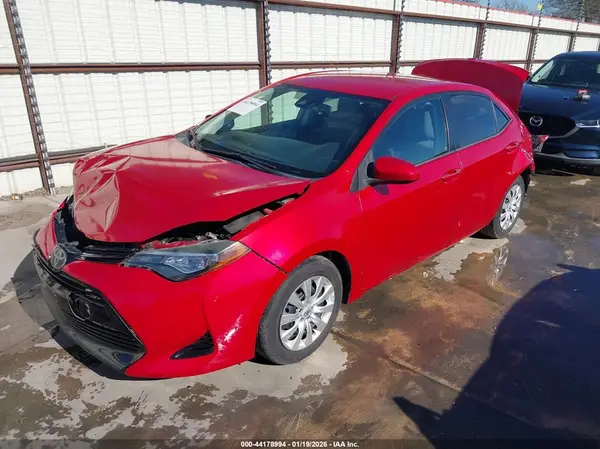 5YFBURHE3JP746208 2018 TOYOTA COROLLA - Image 2