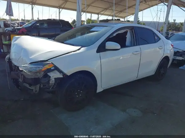 5YFBURHE3JP747293 2018 TOYOTA COROLLA - Image 2