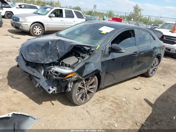 5YFBURHE3JP748766 2018 TOYOTA COROLLA - Image 2
