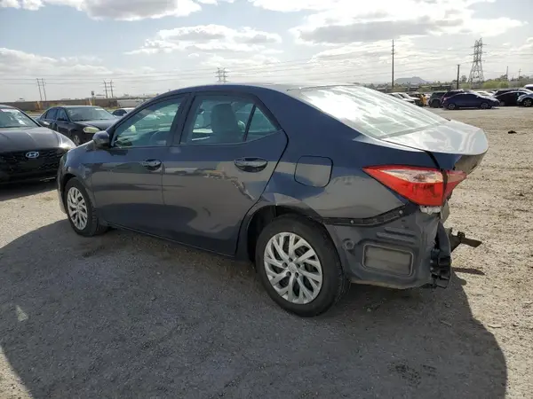 5YFBURHE3JP749299 2018 TOYOTA COROLLA - Image 2