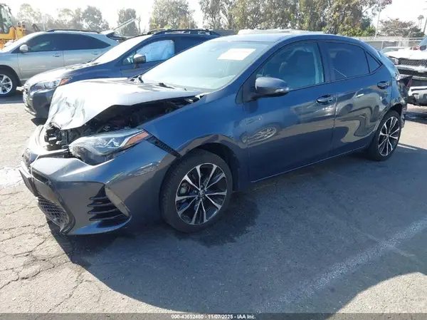 5YFBURHE3JP750520 2018 TOYOTA COROLLA - Image 2