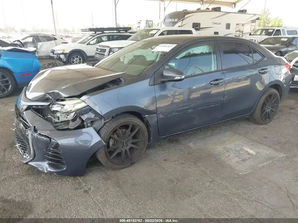 5YFBURHE3JP751537 2018 TOYOTA COROLLA - Image 2