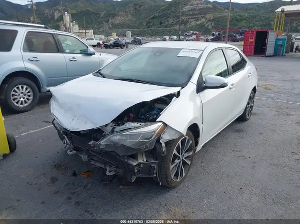 5YFBURHE3JP751764 2018 TOYOTA COROLLA - Image 2