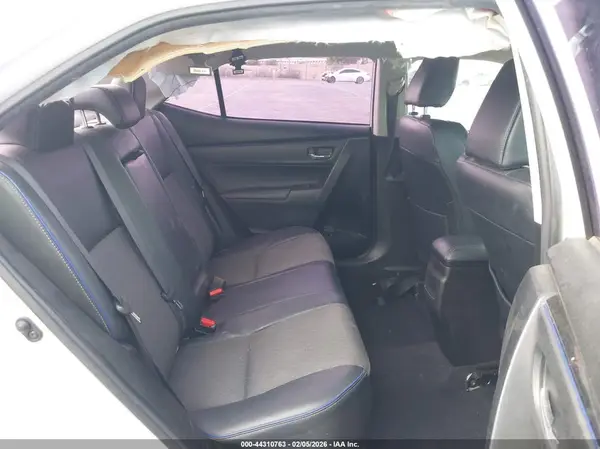 5YFBURHE3JP751764 2018 TOYOTA COROLLA - Image 8