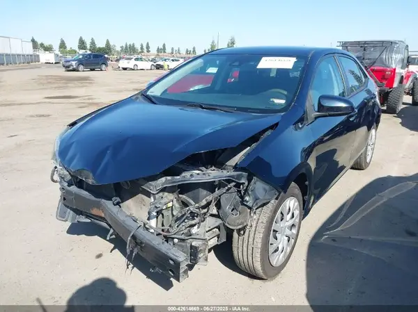5YFBURHE3JP752400 2018 TOYOTA COROLLA - Image 2