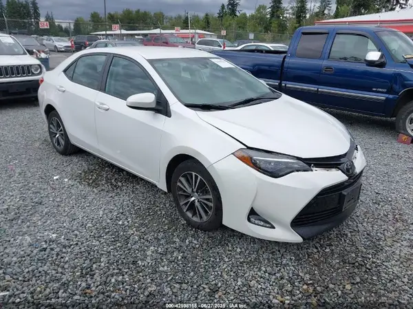 5YFBURHE3JP752784 2018 TOYOTA COROLLA - Image 1