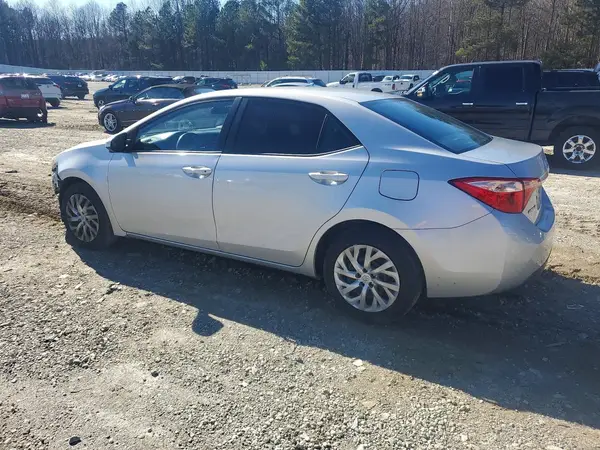 5YFBURHE3JP752851 2018 TOYOTA COROLLA - Image 2