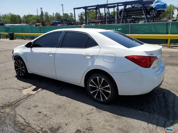 5YFBURHE3JP754647 2018 TOYOTA COROLLA - Image 2