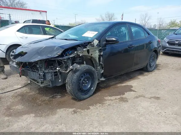 5YFBURHE3JP755801 2018 TOYOTA COROLLA - Image 2